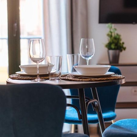 Chiqui And Vicente Suite Apartments Sevilla Bagian luar foto