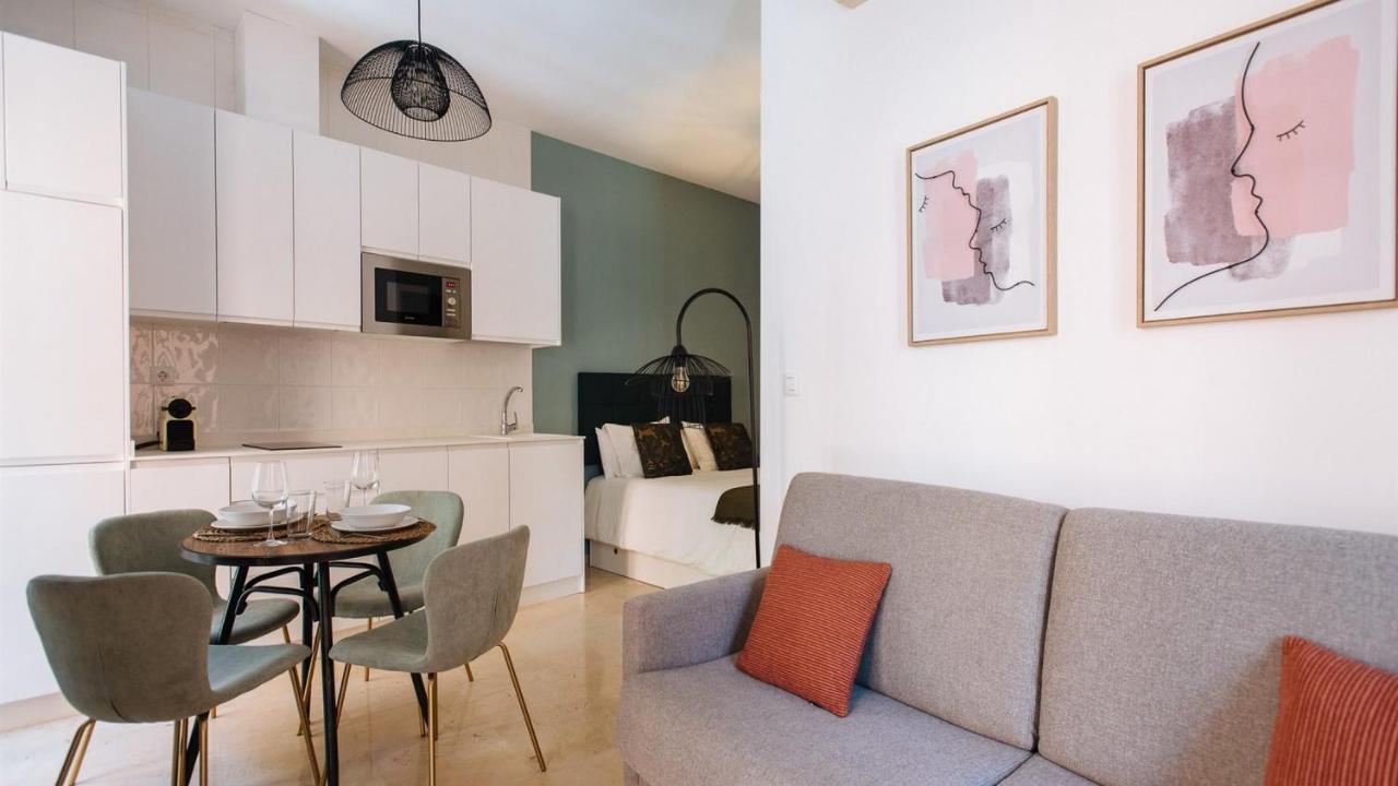 Chiqui And Vicente Suite Apartments Sevilla Bagian luar foto