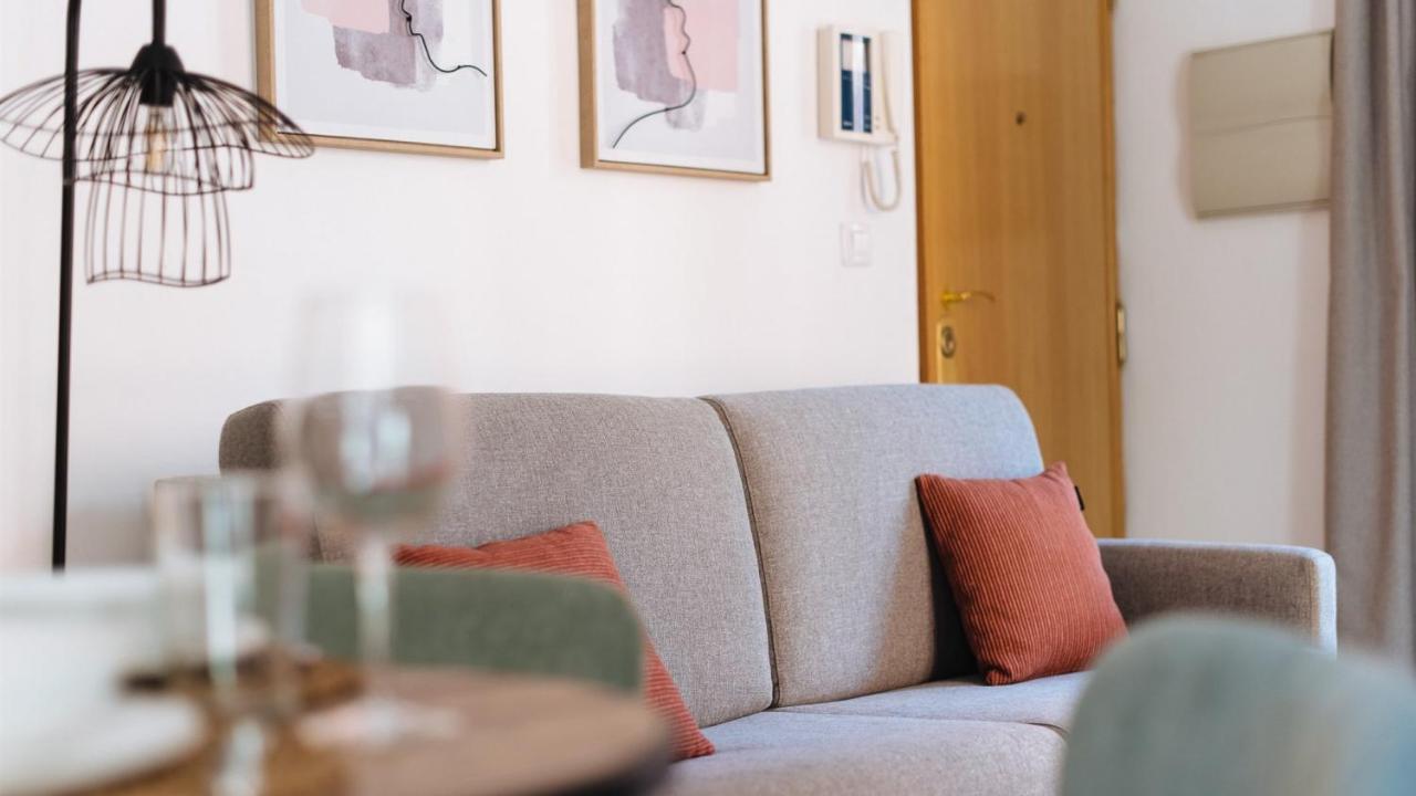 Chiqui And Vicente Suite Apartments Sevilla Bagian luar foto