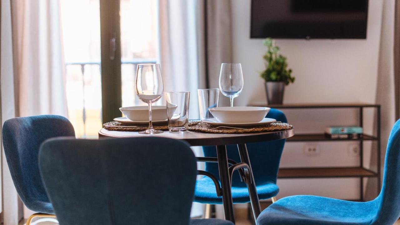 Chiqui And Vicente Suite Apartments Sevilla Bagian luar foto