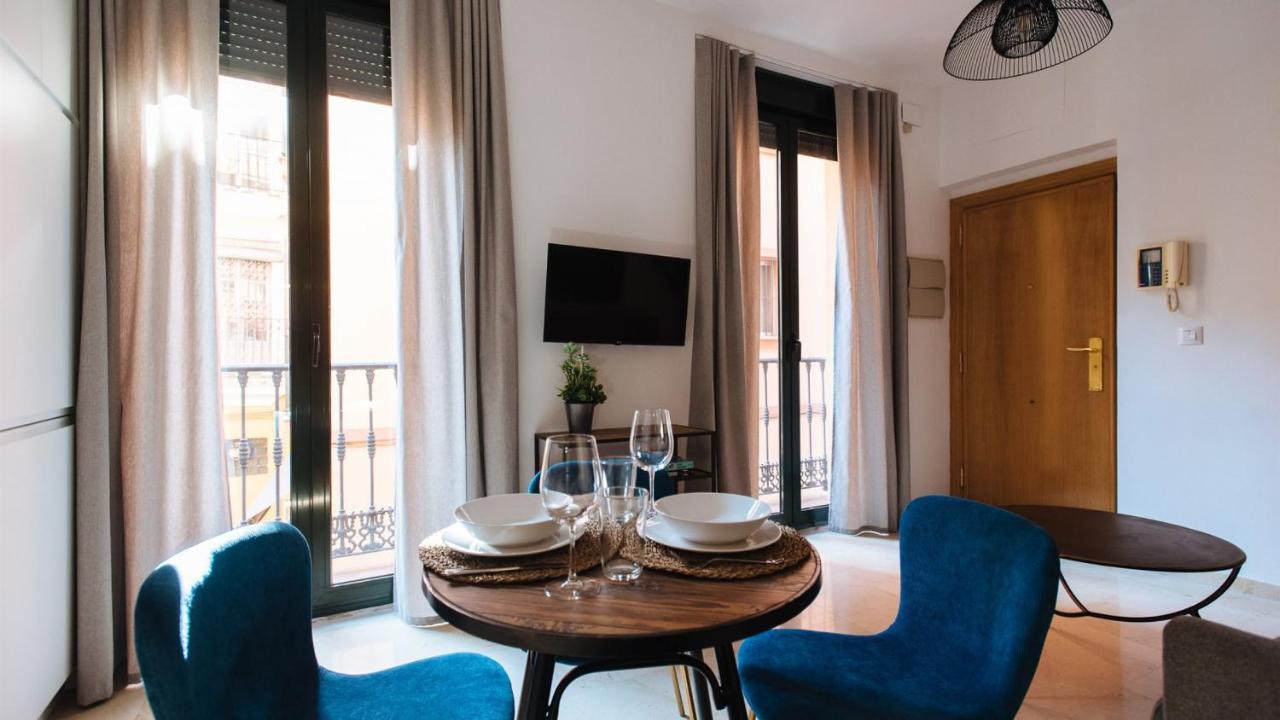 Chiqui And Vicente Suite Apartments Sevilla Bagian luar foto