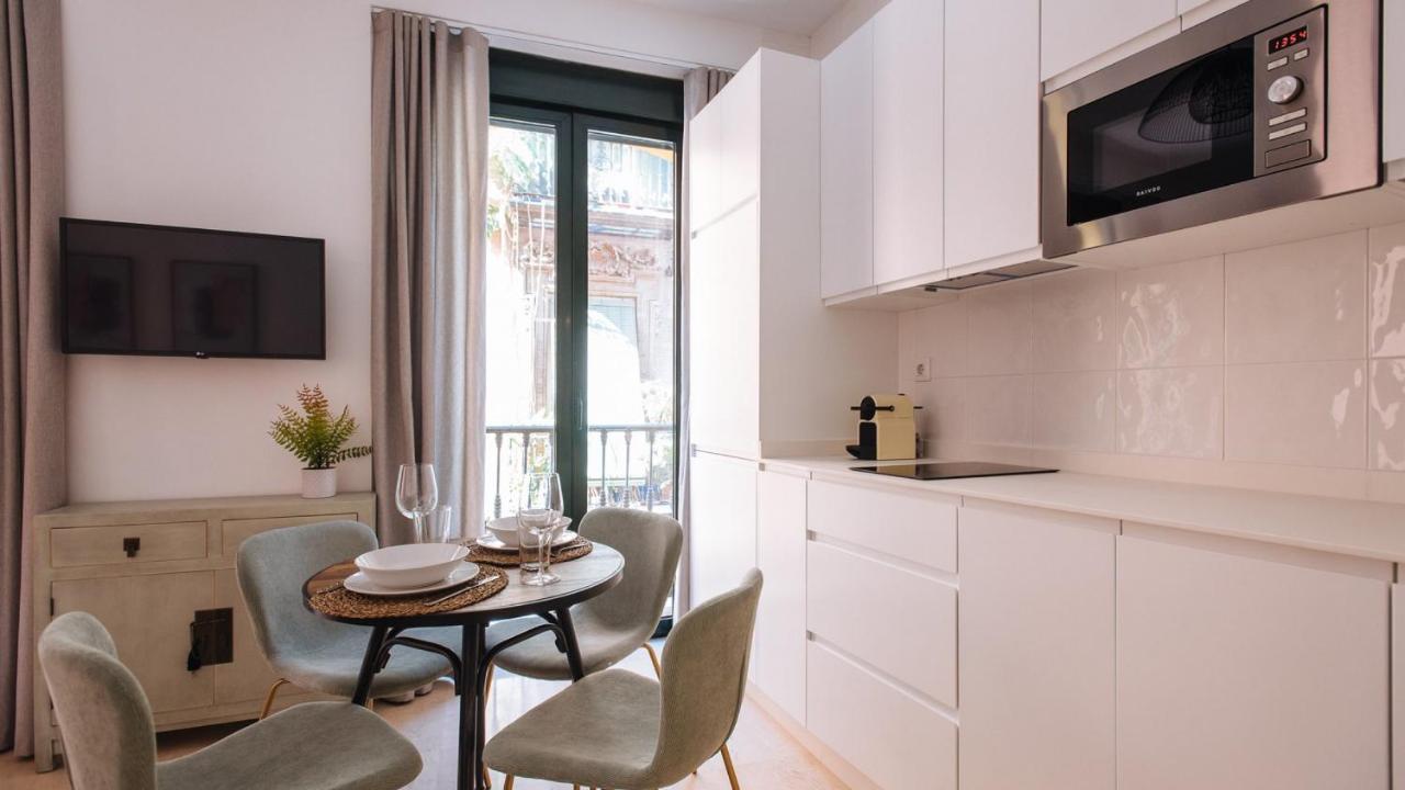 Chiqui And Vicente Suite Apartments Sevilla Bagian luar foto